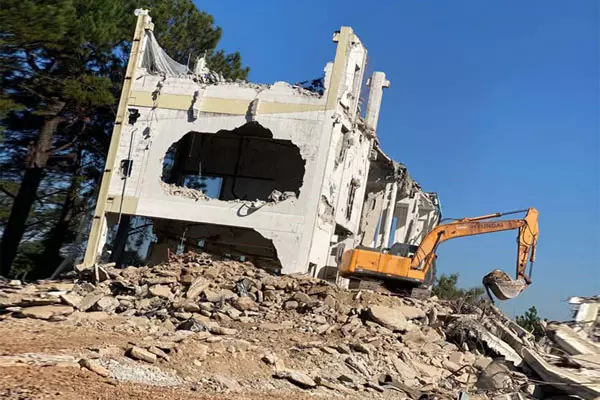 DEMOLIÇÃO CONTROLADA DEMOLIÇÃO CONTROLADA